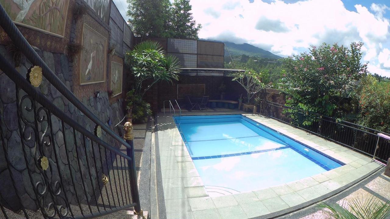 Villa Dira Богор Экстерьер фото